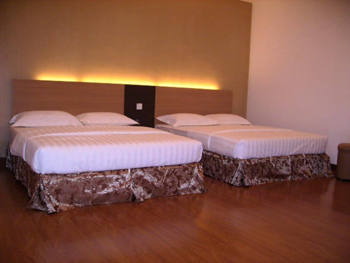 Lbs Hotel Cheras Exterior foto